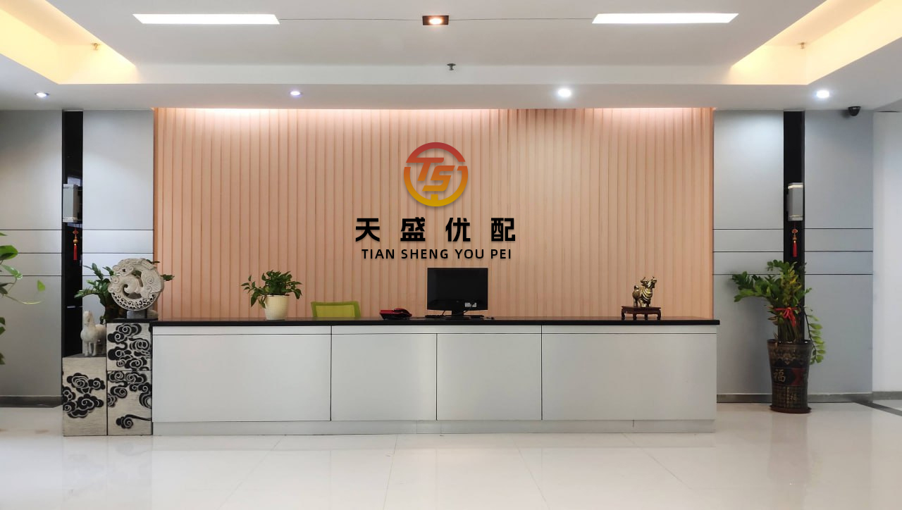 天臣配资 男子西湖里拔断松鼠尾巴，粗暴行为让文明蒙羞 | 新京报快评